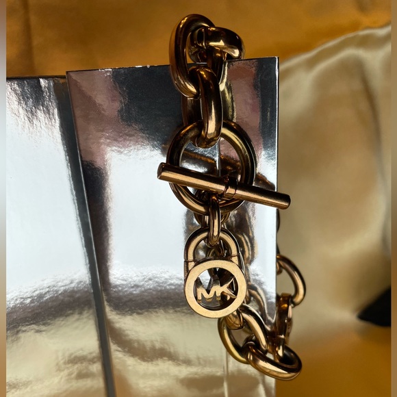 Michael Kors RoseGold Monogram Chain Bracelet; Ring & Bar Lock; 8&1/2” Long; EUC - Picture 8 of 11